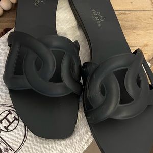 Hermes aloha sandals in Black